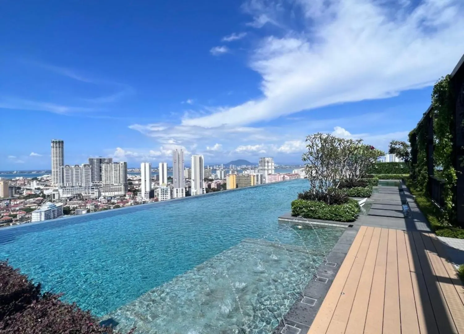 Georgetown#Amazing Skypool#Modern & Elegant Suite# 0*, جورج تاون