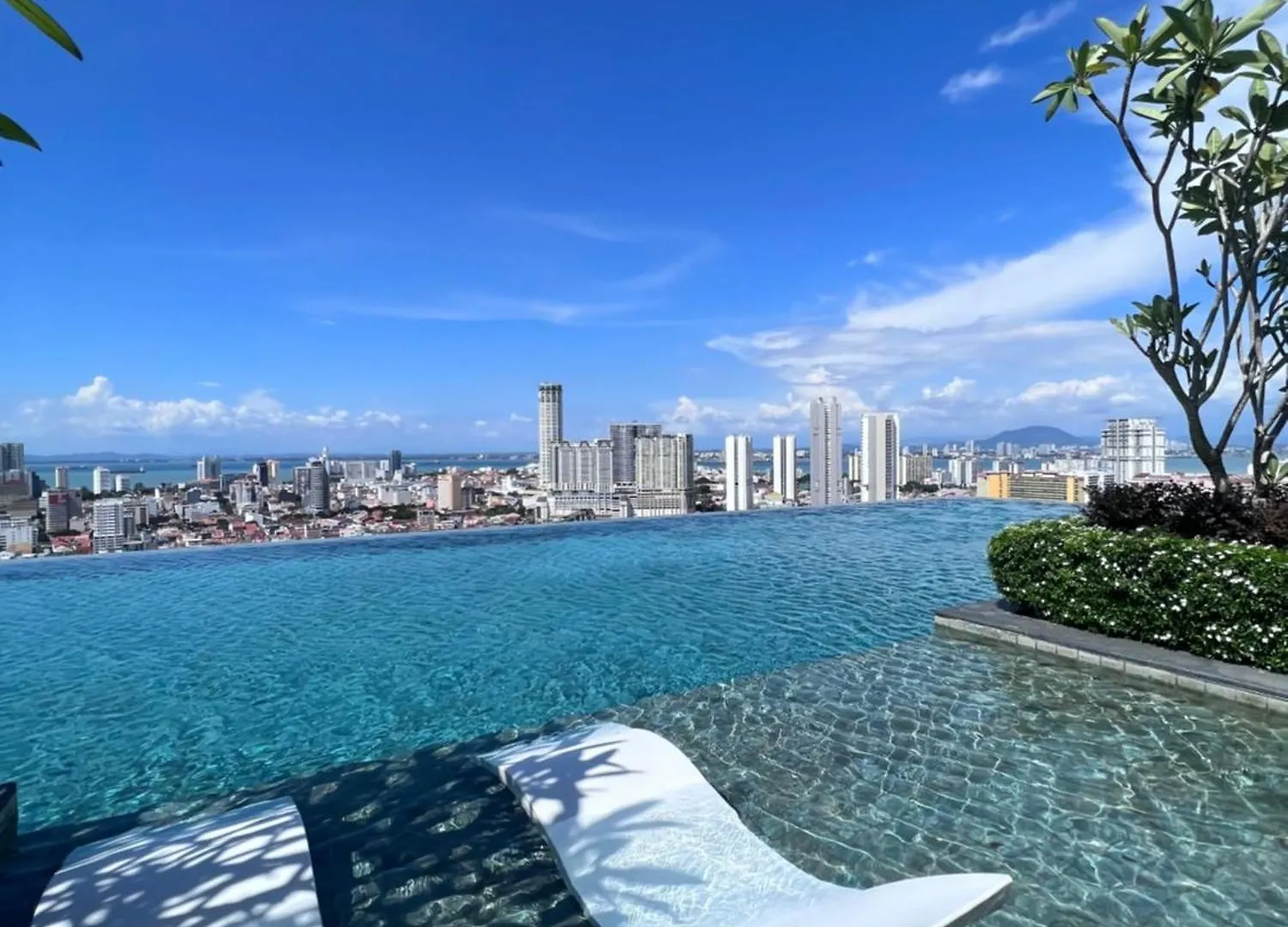Georgetown#Amazing Skypool#Modern & Elegant Suite# George Town